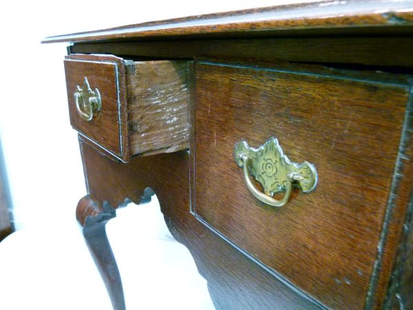 18th Century oak lowboy fitted three drawers having a shaped apron below and standing on cabriole - Image 5 of 9