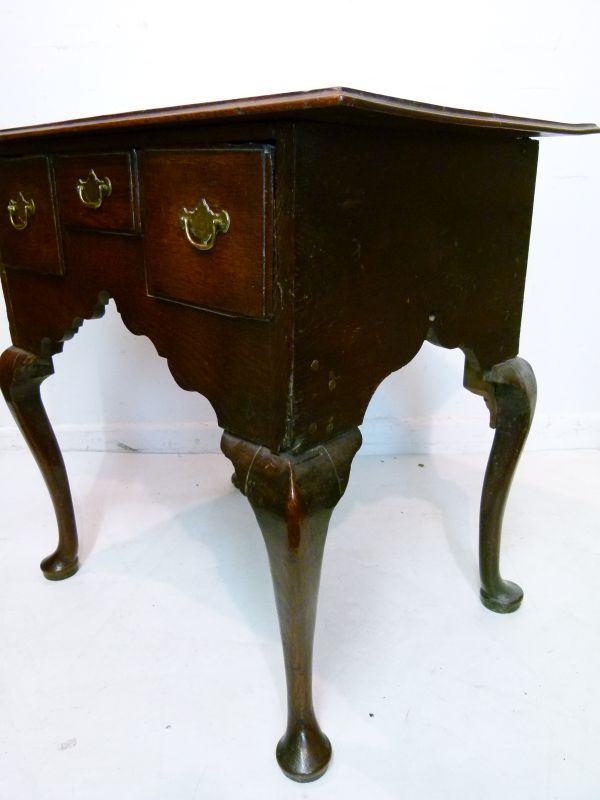 18th Century oak lowboy fitted three drawers having a shaped apron below and standing on cabriole - Image 4 of 9