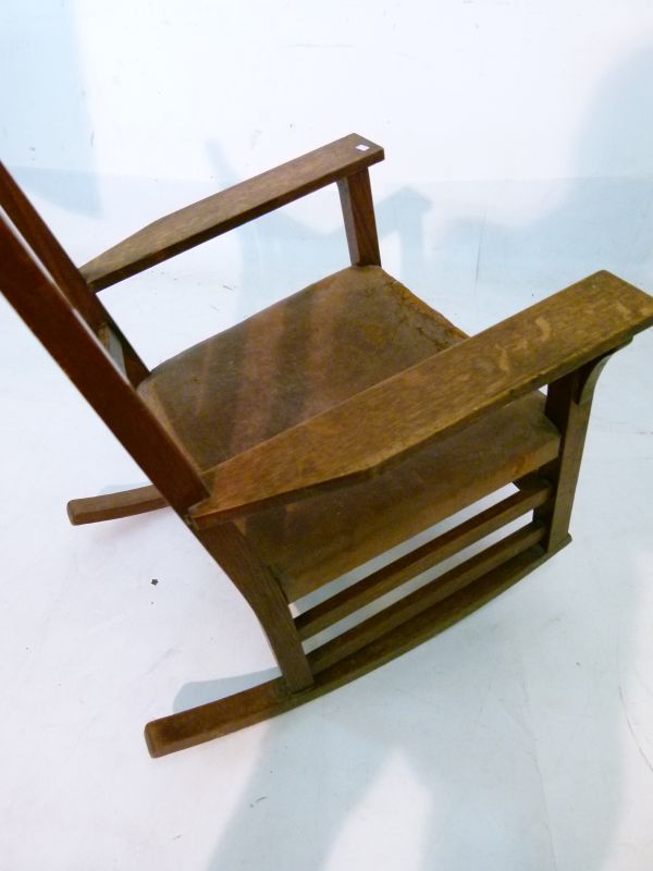 Gustav Stickley oak ladder back rocking chair having a triple lath back, wide flat arms, stuffed - Image 5 of 7