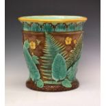 Large 19th Century English majolica jardinière decorated in relief with ferns, other leaves and