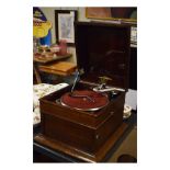 Vintage Columbia Model No.120a grained mahogany cased table top wind-up gramophone Condition: