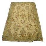 Floral patterned wool wall hanging Condition: