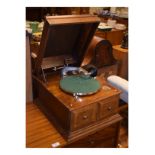 Vintage oak and plywood cased table top wind-up gramophone Condition: