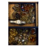 Early 20th Century jewellery box containing various costume jewellery etc Condition: