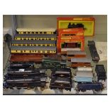 Model Railway - Hornby and other 00 gauge - Various locos, rolling stock and coaches Condition: