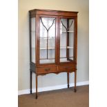 Edwardian crossbanded mahogany display cabinet fitted three shelves enclosed by a pair of glazed