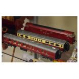 Model Railway - O Gauge Western Harrier locomotive together with two Bassett-Lowke coaches