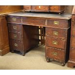 Early 20th Century mahogany twin pedestal desk with rectangular top having skiver insert over