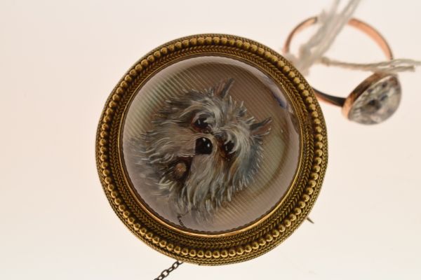 Victorian reverse intaglio Essex crystal gold brooch of a terrier, locket back, 3.5cm diameter; with - Image 2 of 6