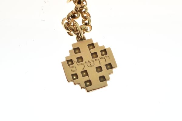 Jerusalem cross pendant, engraved with Hebrew to one side, on a 9ct gold round belcher link chain, - Image 2 of 5