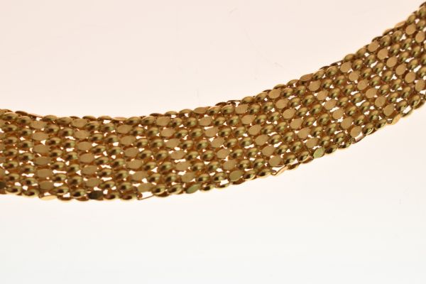 9ct gold mesh collar, 44.5cm long, 30g gross Condition: 11mm approx wide, no obvious signs of damage - Image 3 of 4