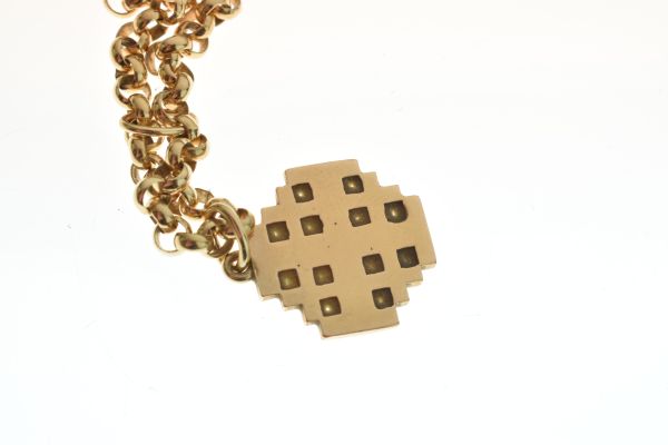 Jerusalem cross pendant, engraved with Hebrew to one side, on a 9ct gold round belcher link chain, - Image 3 of 5