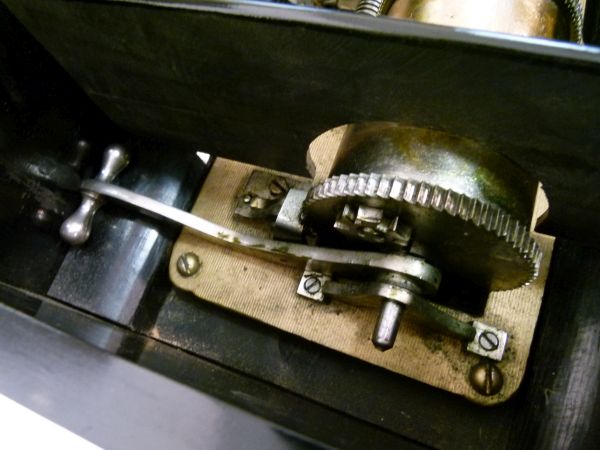 Late 19th/early 20th Century inlaid rosewood cylinder musical box, the hinged rectangular cover with - Image 4 of 8