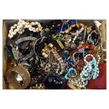 Quantity of various costume jewellery Condition: