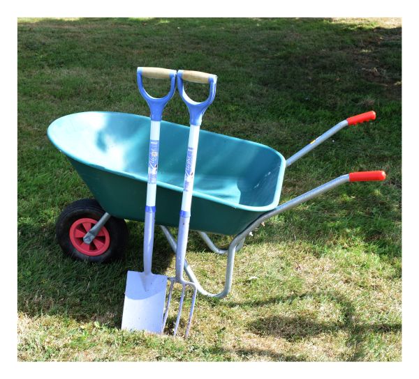 Garden Tools - Yeoman border fork and spade, together with a wheelbarrow having plastic body and