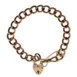 Hollow curb link bracelet, the clasp stamped 9c, with heart shaped padlock, approx 16g Condition: