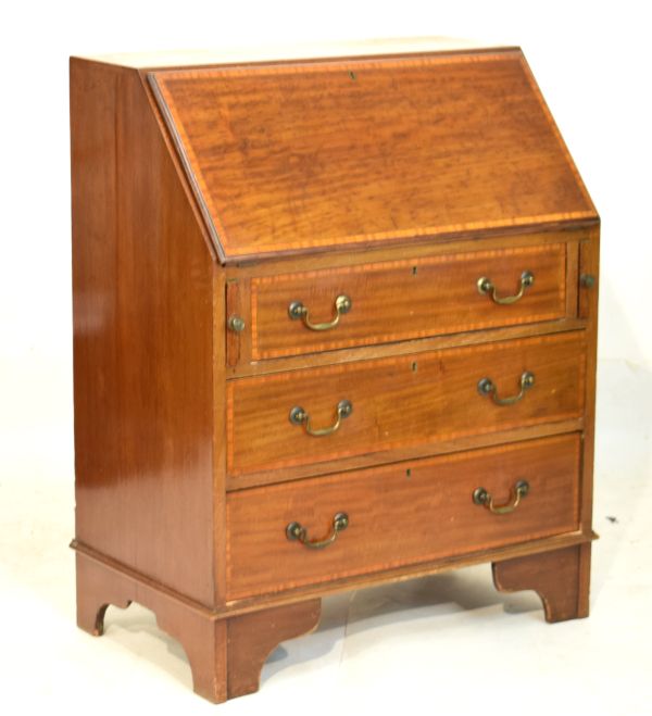 Early 20th Century inlaid mahogany bureau, the satinwood crossbanded top and fall enclosing