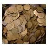 Coins - A large quantity of old pennies Condition: