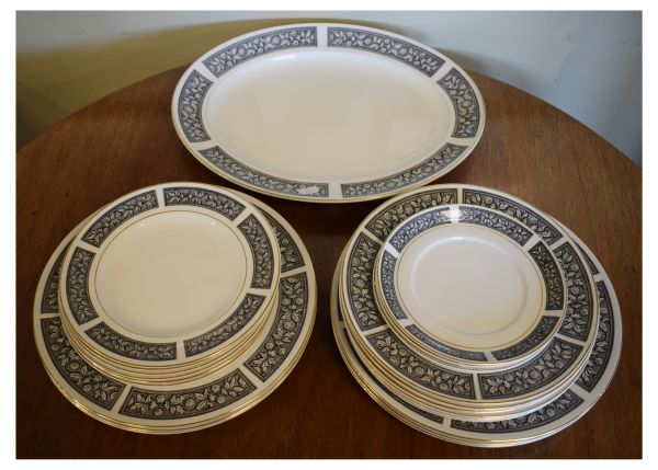 Selection of Midwinter 'Palmyra' pattern dinnerwares, mid 20th Century comprising: oval meat