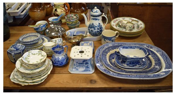 Assorted ceramics to include; five assorted Leeds type cream ware baskets and platters of oval