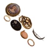 Group of assorted jewellery to include; yellow metal circular locket stamped 9/375, 9ct gold full
