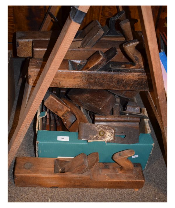 Quantity of assorted vintage woodworking tools to include; smoothing planes, bullnose plane,