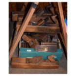 Quantity of assorted vintage woodworking tools to include; smoothing planes, bullnose plane,