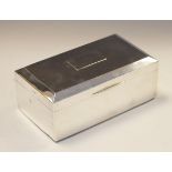 George V silver cigarette box of rectangular design, the hinged cover with vacant central