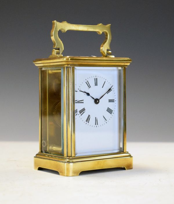 Early 20th Century French brass cased carriage clock, the white enamel dial with Roman numerals,