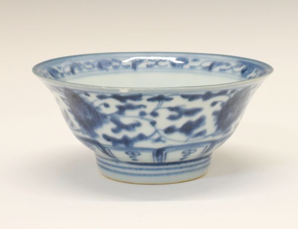 19th Century Chinese provincial porcelain bowl having blue and white painted stylised foliate
