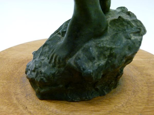 Elsie March (1884-1974) - Bronze figure - A windswept maiden, signed and dated 1912, 30cm high - Image 6 of 9