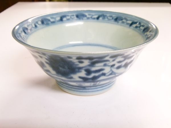 19th Century Chinese provincial porcelain bowl having blue and white painted stylised foliate - Image 3 of 8