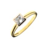18ct gold solitaire diamond ring in a square setting, size K Condition: