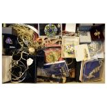 Large quantity of costume jewellery Condition: