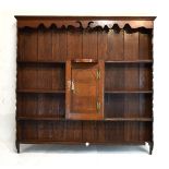 George III oak Delft/plate rack, the moulded corner with wavy valance and matching sides framing a