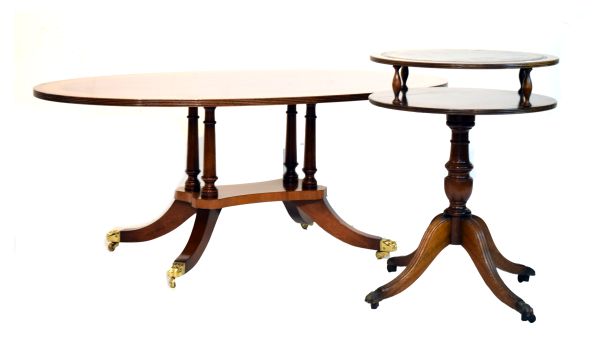 Reproduction inlaid mahogany oval low coffee table with broad crossbanded border, ebony and