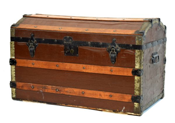 Early 20th Century dome-topped canvas trunk with wooden strips and metal mounts Condition: