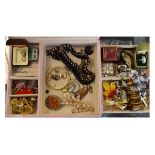Quantity of various costume jewellery Condition: