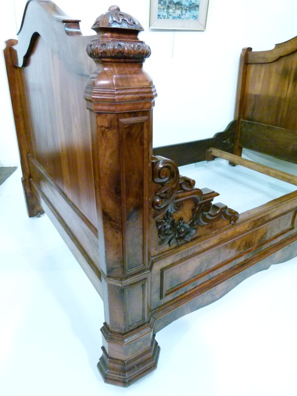 19th Century Continental walnut and figured walnut bedstead having carved decoration, overall - Image 2 of 6