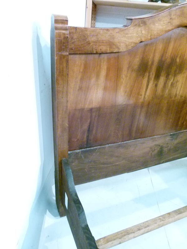 19th Century Continental walnut and figured walnut bedstead having carved decoration, overall - Image 5 of 6