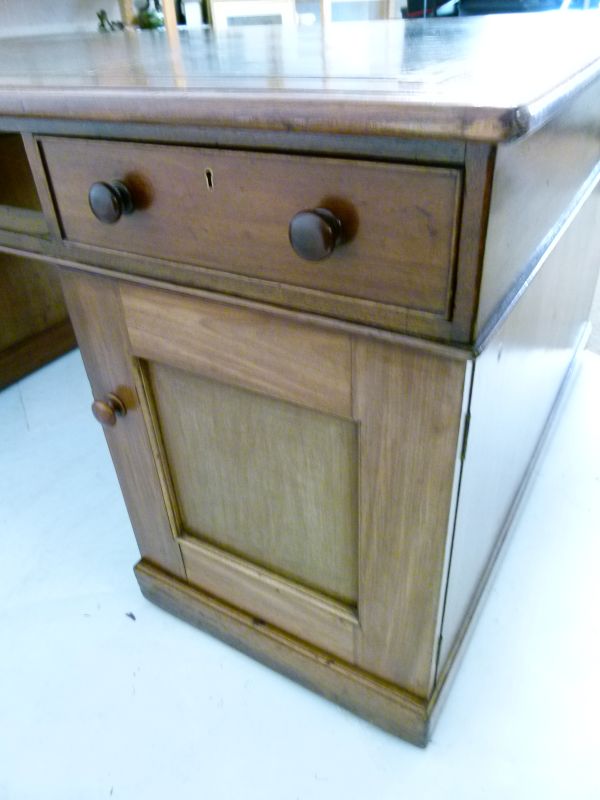 Late Victorian/Edwardian partners mahogany twin pedestal desk, the moulded rectangular top with - Image 5 of 8