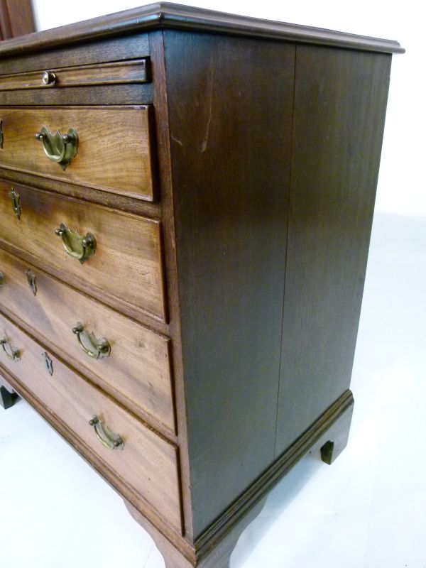 19th Century mahogany chest of drawers with brushing slide, in the George III taste and of small - Image 5 of 8