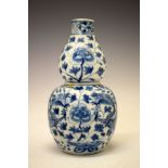 Chinese porcelain double gourd shaped vase having blue and white painted decoration depicting