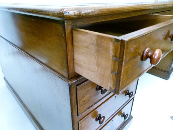 Late Victorian/Edwardian partners mahogany twin pedestal desk, the moulded rectangular top with - Image 7 of 8