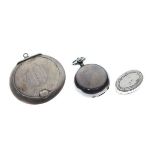 George III silver oval vinaigrette, Birmingham 1805, George V silver sovereign case, Birmingham 1913