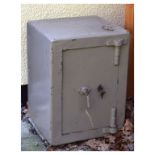 Vintage painted cast iron safe with key Condition: