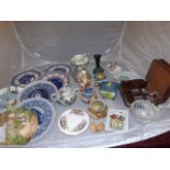 LARGE COLLECTION OF CHINA & POTTERY ITEMS