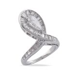 Platinum and diamond drop ring peso 8 gr.