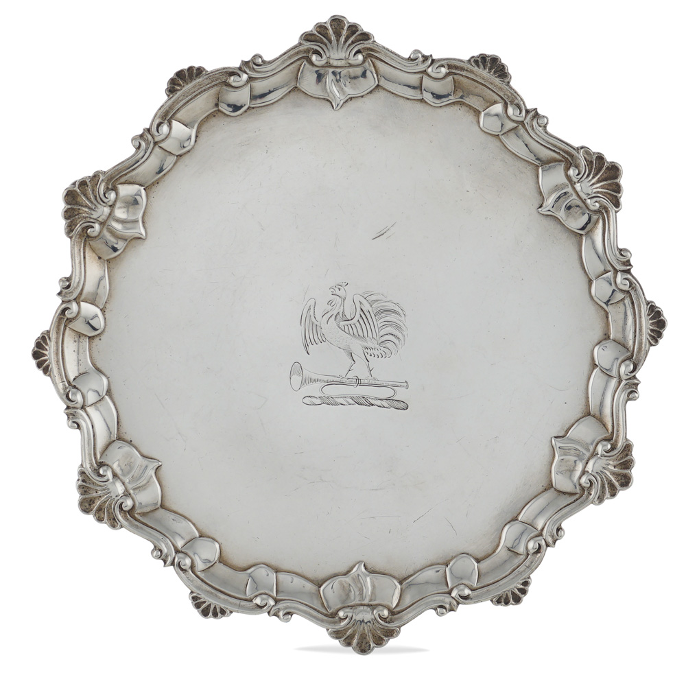 Small sillver salver London, 1764 peso 360 gr.