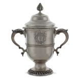 Two handled silver cup London, George II 1754 peso 1885 gr.